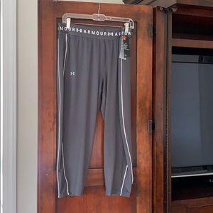 Underarmour lightweight capris never worn